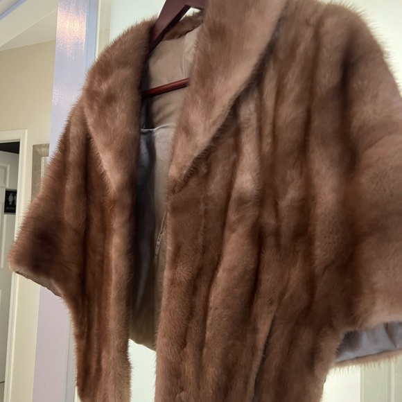 Genuine Mink Capelet - Picture 4 of 4